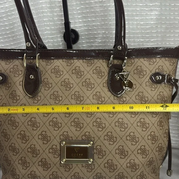 (Q0) GUESS Scandal Satchel Medium Tote, logo print - Picture 3 of 16